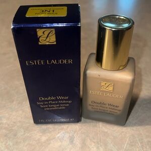 Estée Lauder- Double wear stay in place foundation- ivory beige